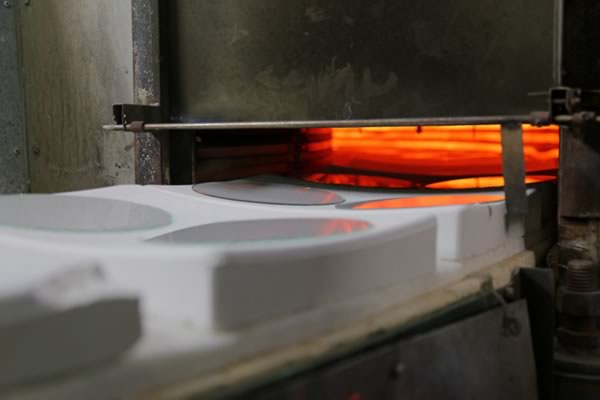 Why glass cracks in annealing